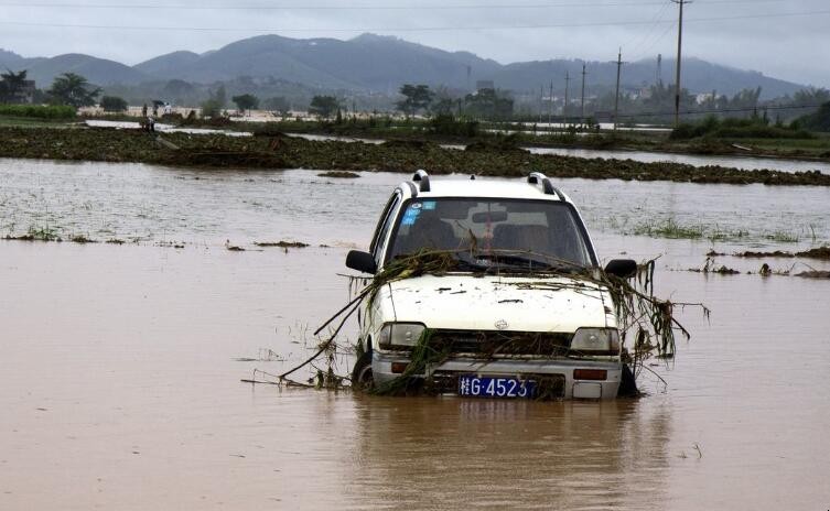 汽車被水沖走瞭保險賠嗎