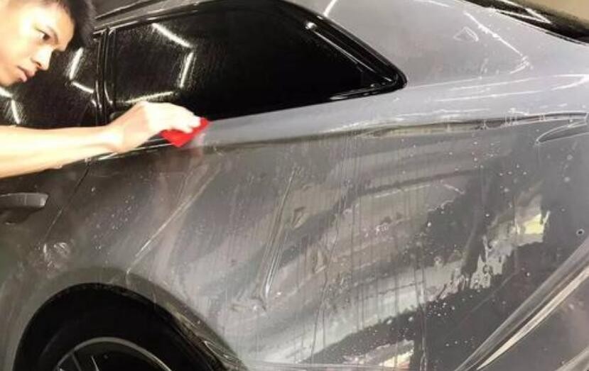 如何清理汽車漆面上的樹膠