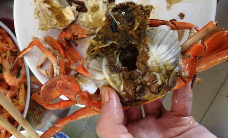 吃完螃蟹手上的腥味怎麼去掉