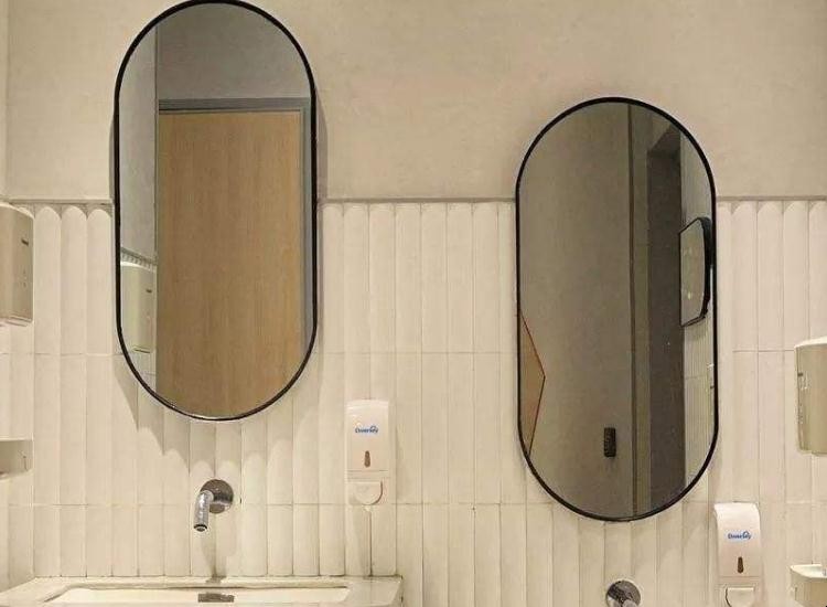 衛生間鏡子怎麼擦幹凈