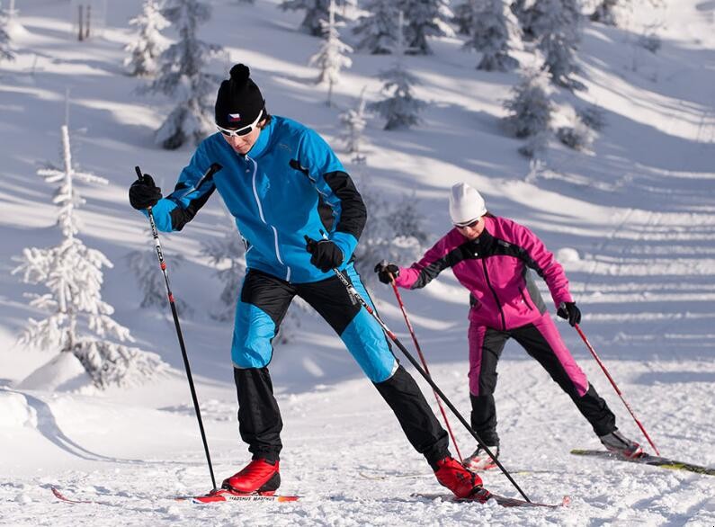 滑雪服和沖鋒衣的區別有哪些