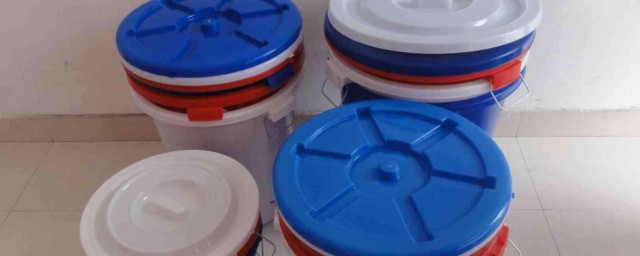 塑料桶怎麼打開蓋 塑料桶的蓋如何打開