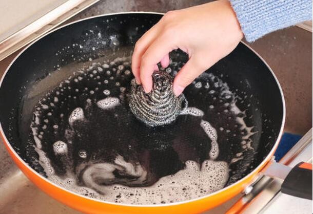 如何處理鍋燒幹變黑