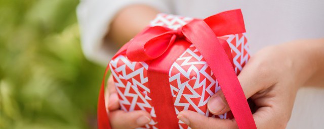 本命年禮物應該在什麼時候送 本命年禮物應該在啥時候送