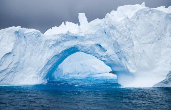 為什麼南極會比北極冷