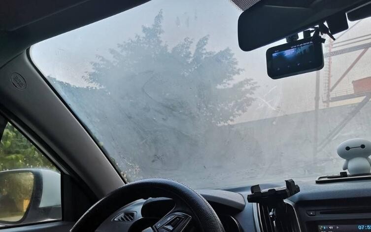 冬天冷車怎麼去霧氣