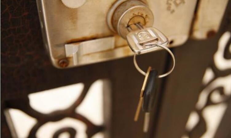 鎖具鑰匙拔不出來怎麼辦