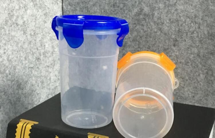 塑料水杯放瞭一年還能用嗎
