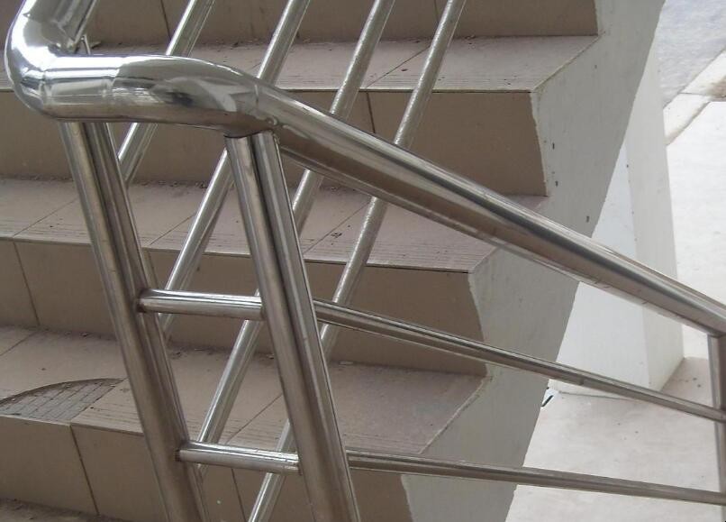 不銹鋼樓梯護欄如何保養