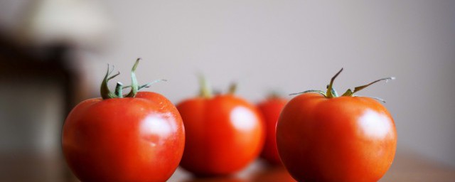 西紅柿和什麼蔬菜不能一起吃 西紅柿不能一起吃的食物