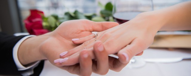 不婚主義者戴哪個手指是正確的 不婚主義者的戒指戴哪個手指