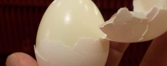 怎麼剝生雞蛋不破壞雞蛋膜 如何剝生雞蛋不破壞雞蛋膜