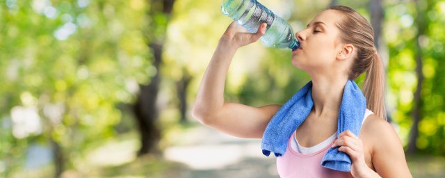 喝水會引起血壓升高嗎 喝水能不能導致血壓升高