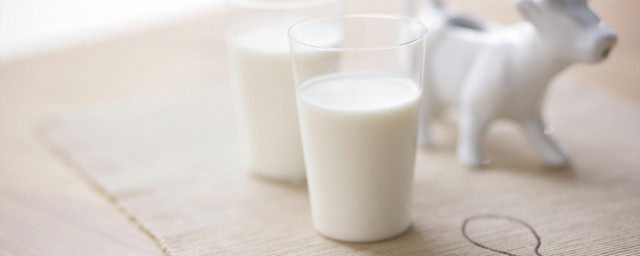 鮮牛奶過瞭保質期還能喝嗎 牛奶過期瞭還可以喝嗎