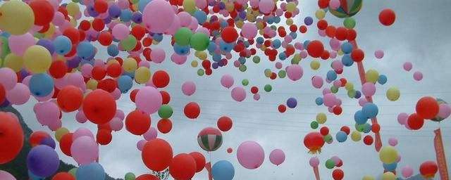 氣球為什麼會飄在空中 氣球飄在空中的原因