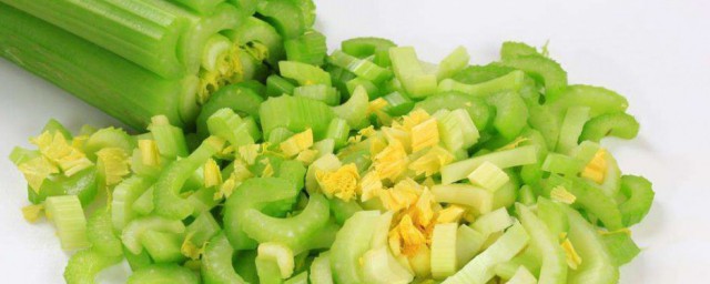 多吃芹菜能減肥的傢常做法 芹菜做法