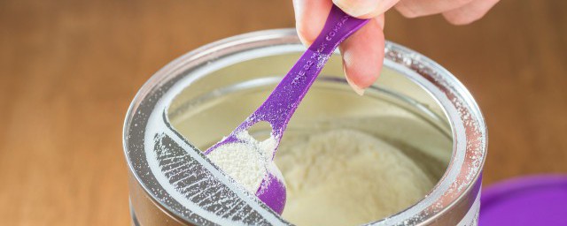 奶粉是先放水還是先放奶粉 關於沖奶粉的順序