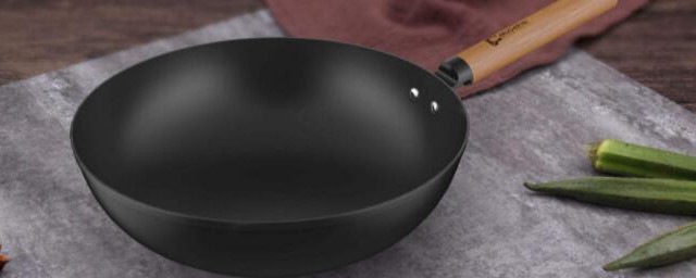 真正的鐵鍋是灰色還是黑色的 真正的鐵鍋是什麼顏色的