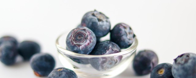 藍莓吃的時候要去皮嗎 吃藍莓用不用去皮