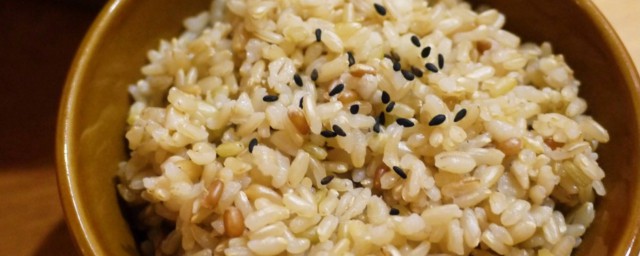 煮糙米飯的米水比例 煮糙米前需要浸泡嗎
