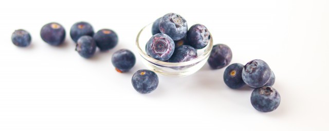 藍莓是連皮吃還是剝皮吃 如何吃藍莓比較好