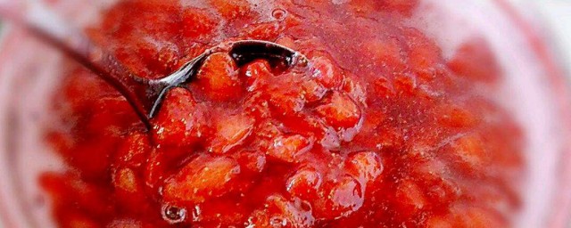 鐵鍋熬草莓醬怎麼會發黑呢 熬草莓醬會發黑原因