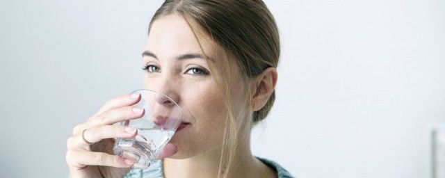喝涼水好還是喝熱水好 喝多少度的水好