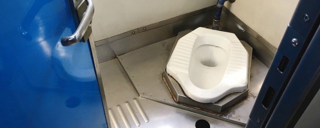 動車廁所怎麼沖水 動車廁所在什麼位置