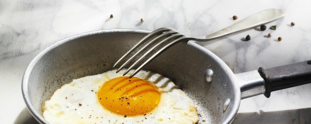 雞蛋炒熟瞭放冰箱第二天還能吃嗎 雞蛋炒熟瞭放冰箱第二天還能不能吃