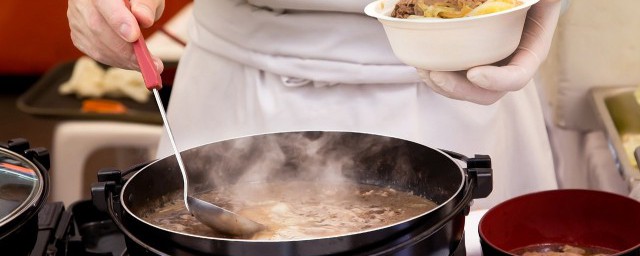 板栗雞湯的傢常做法 板栗雞湯的做法