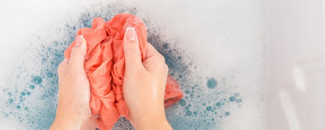 柔順劑當成洗衣液瞭怎麼辦 如何解決柔順劑當成洗衣液瞭