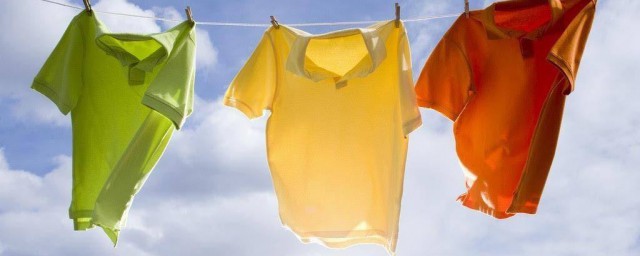 衣服上沾瞭果汁如何洗 衣服上沾瞭果汁清洗方法